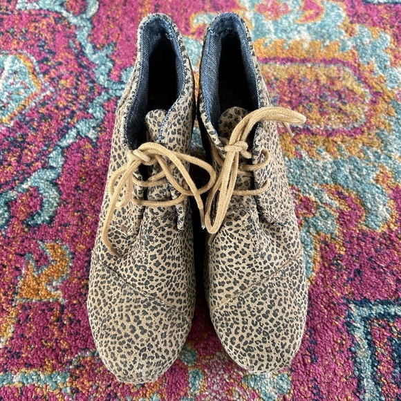 Toms | Women’s tan/black Kala Desert Cheetah Leopard Print Wedge laceup shoe 7.5 - Picture 7 of 16
